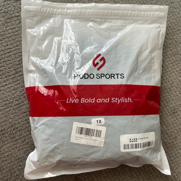 Black swim shorts with pockets and tummy control - Picture 7 of 7